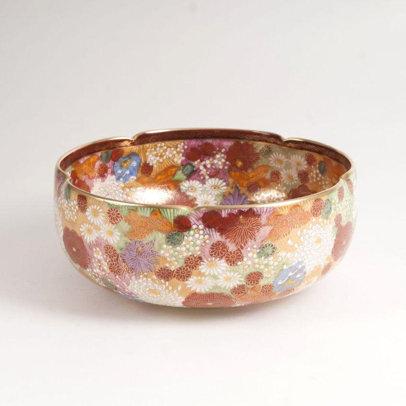 A Satsuma bowl with Chrysantheme-decor