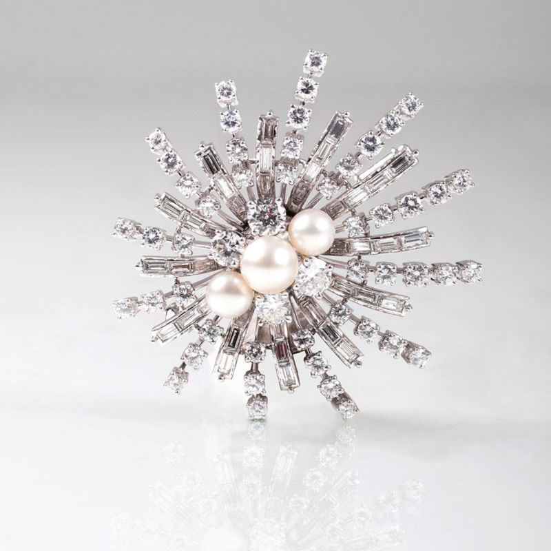 A fine diamond pearl brooch