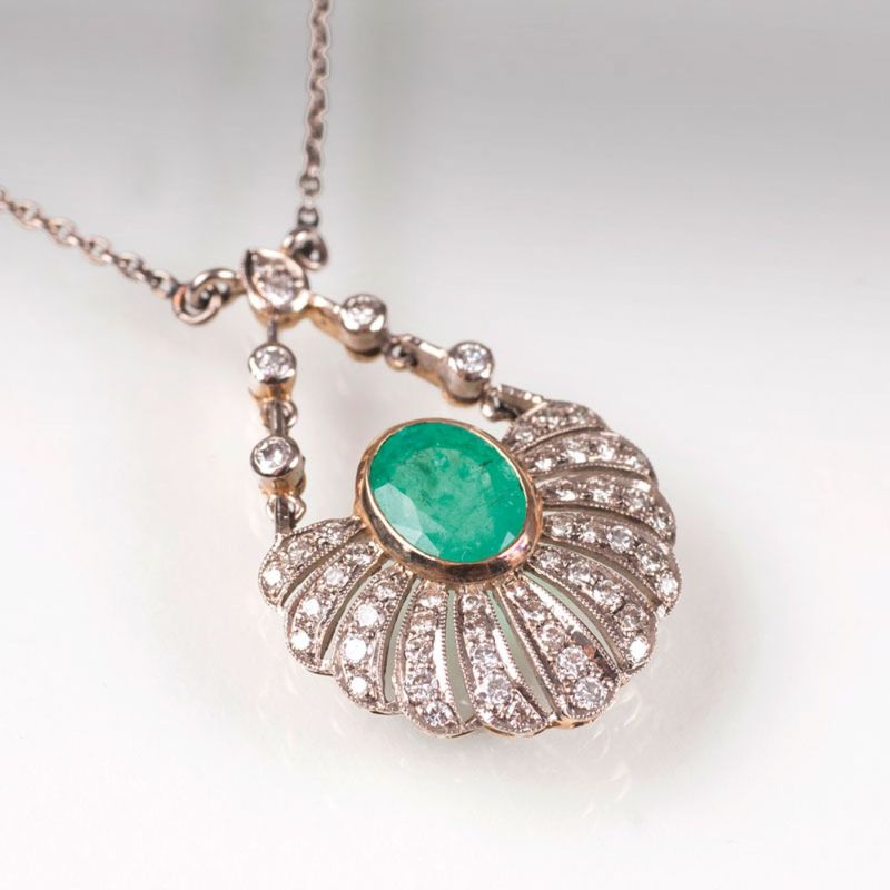 An emerald diamond necklace in Art Nouveau style