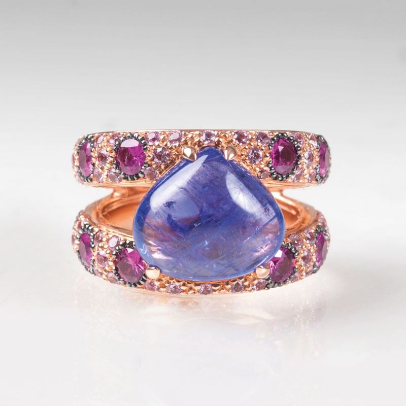 A tansanite ruby ring with pink sapphires