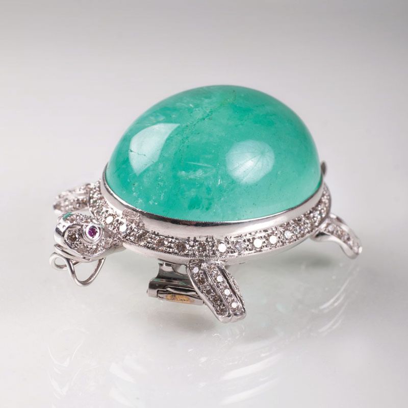 A highcarat emerald diamond pendant 'Turtle'