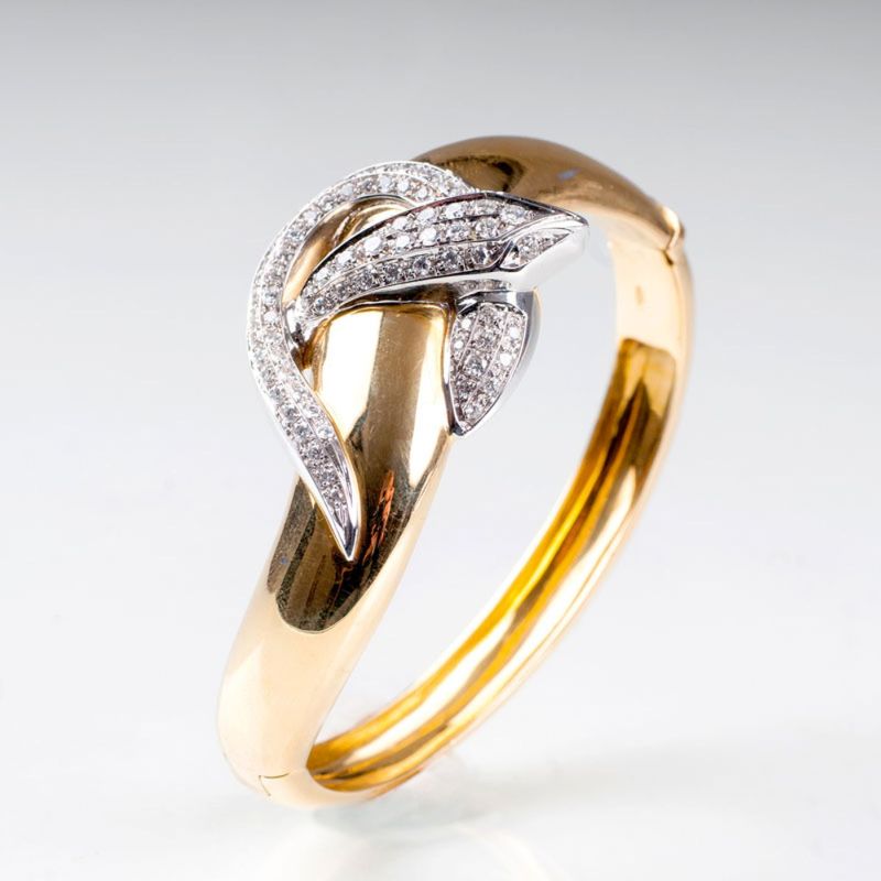 A golden diamond bangle bracelet 'Snake'