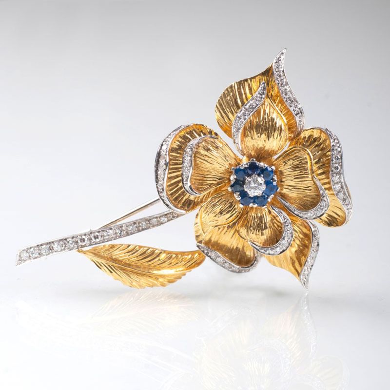 A Vintage brooch with diamonds and sapphires