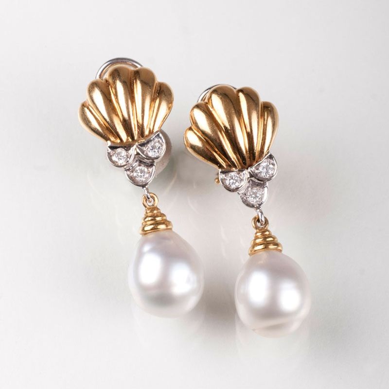 A pair of pearl diamond earclips 'Mikawa'