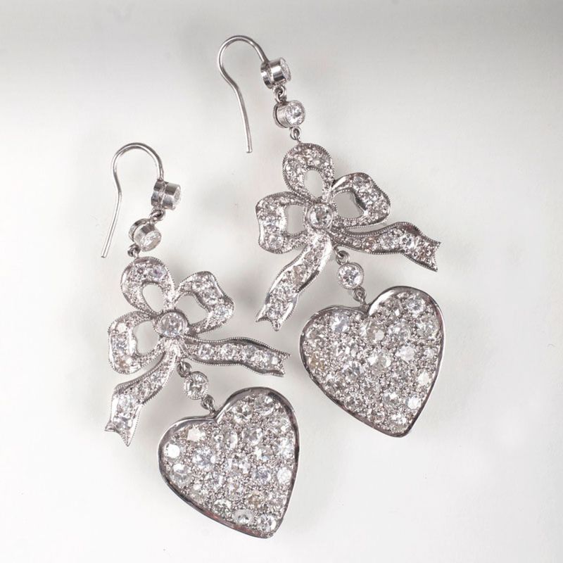 Paar feiner Diamant-Ohrhänger mit Herz-Dekor