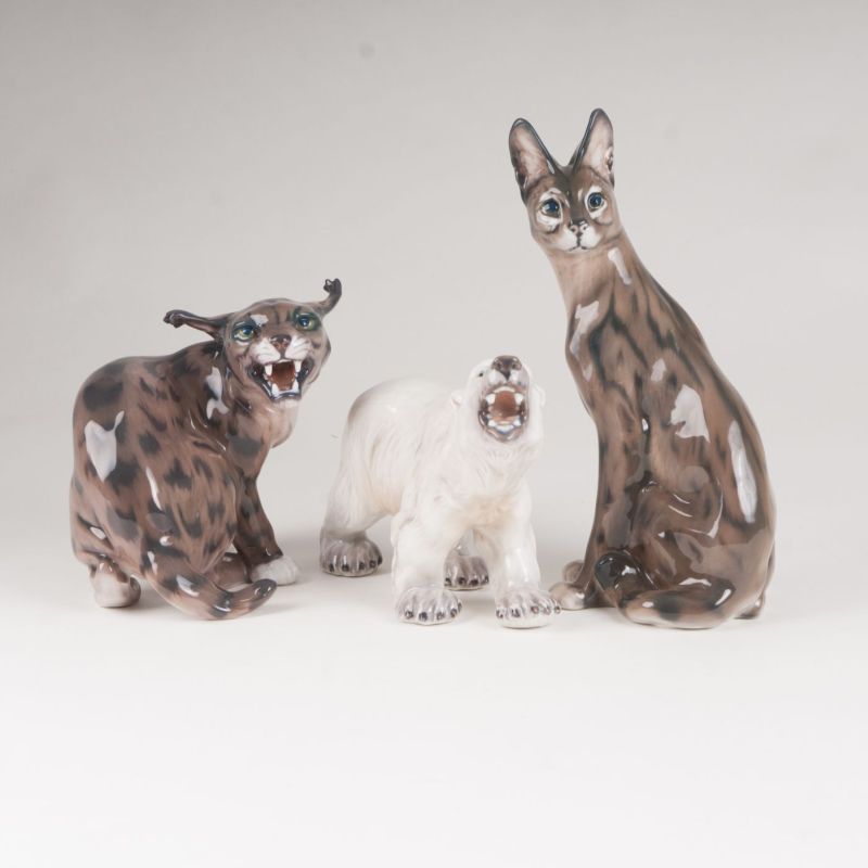Satz von 3 Porzellanfiguren 'Fauchender Wildluchs, Serval und Eisbär'