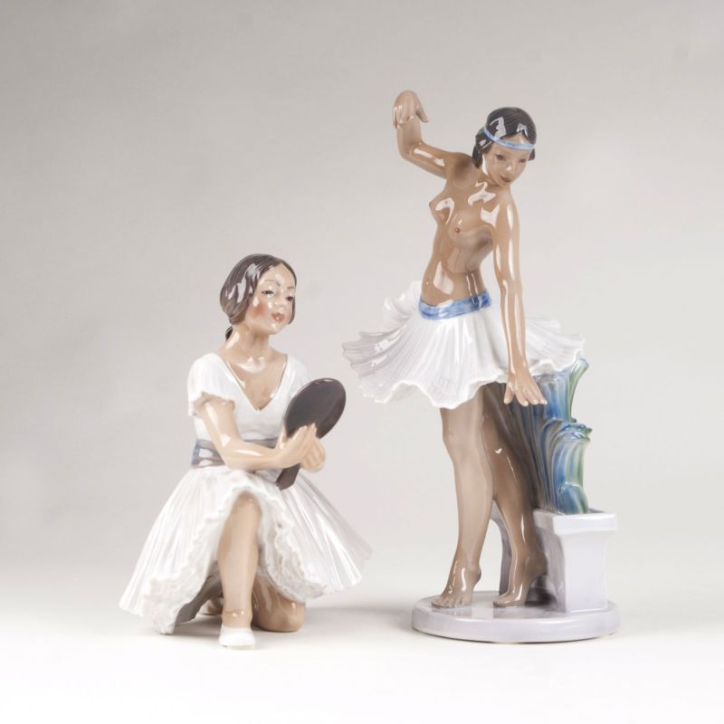 Zwei Porzellanfiguren ' Ballettänzerin mit Spiegel und Tänzerin aus Pompeji'