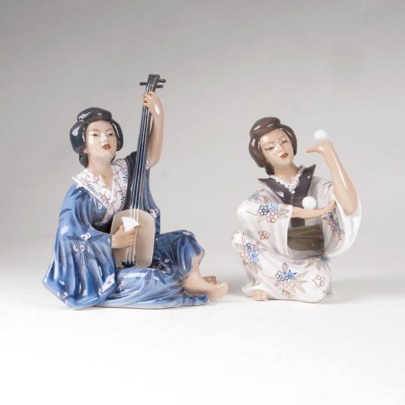 Two porcelain figures 'Juggling or making music Geisha'