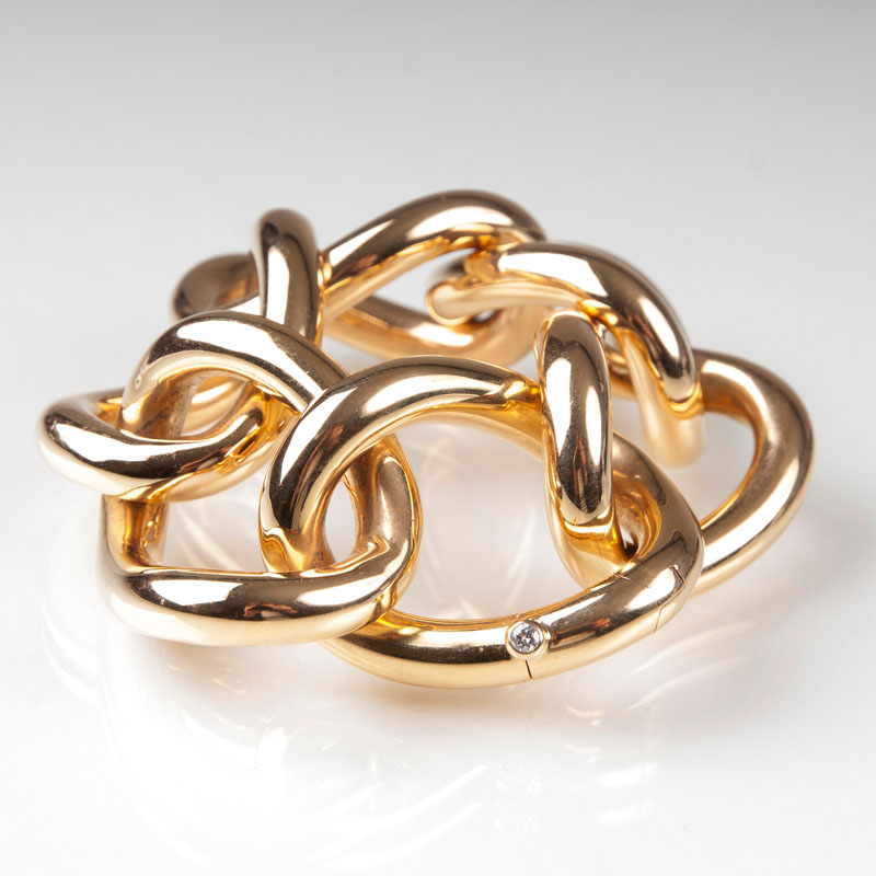 A modern golden bracelet by Isabelle Fa