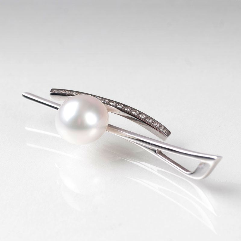 A modern Southsea pearl diamond brooch