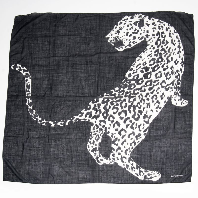 A large scarf 'Leopard'