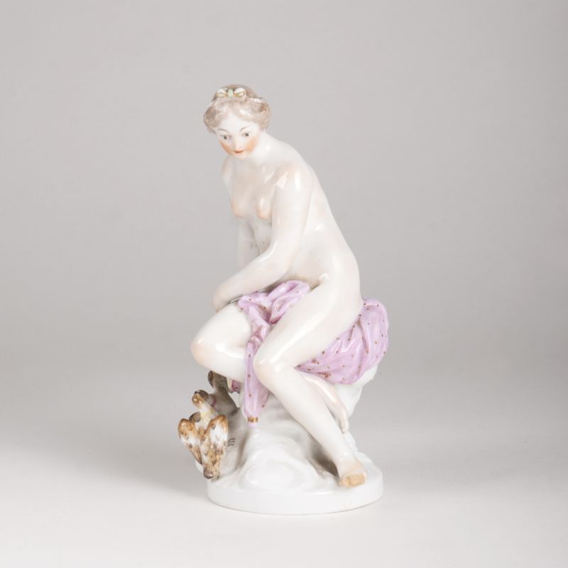 Porzellanfigur 'Venus mit 2 schnäbelnden Tauben'