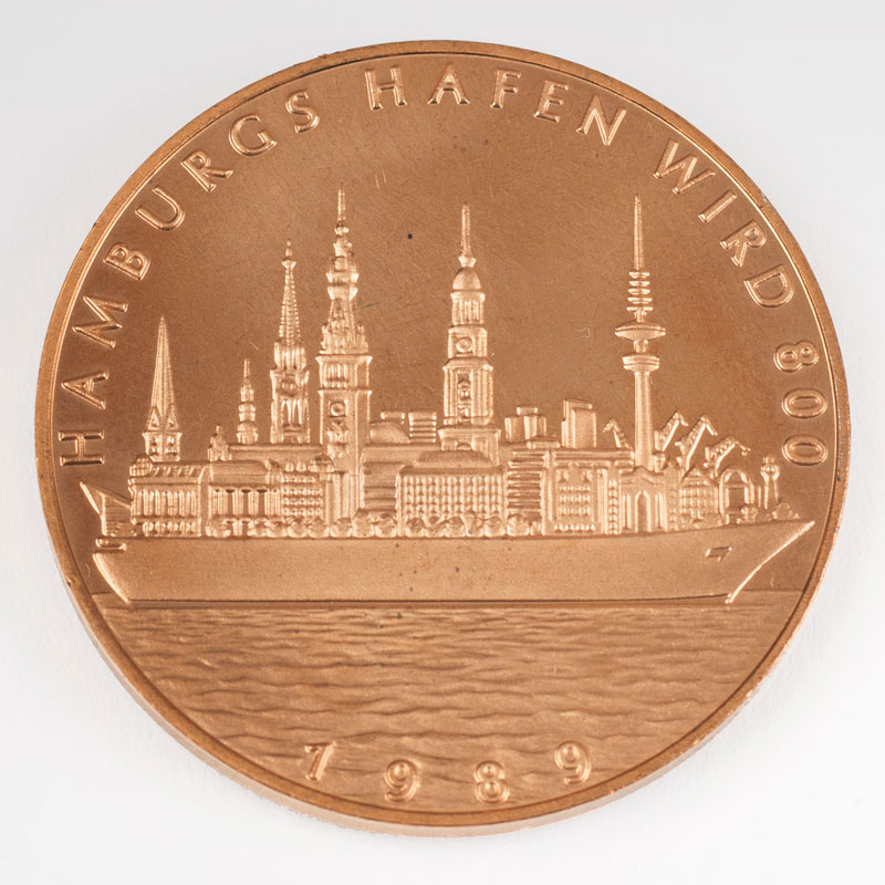 A Medal Harbour of Hamburg exists 800 years