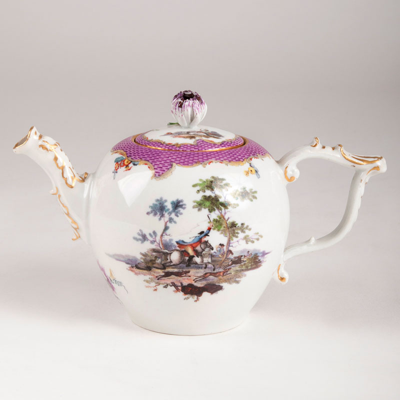 A small tea pot with hunting scene