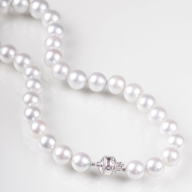 A very fine Southsea pearl necklace