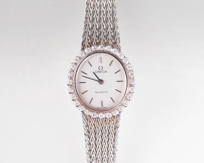 Omega - A Vintage ladie's watch with diamonds A Vintage ladie's watch with diamonds