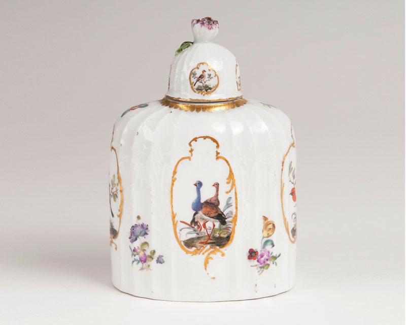 A tea caddy with Dulong relief and bird painting