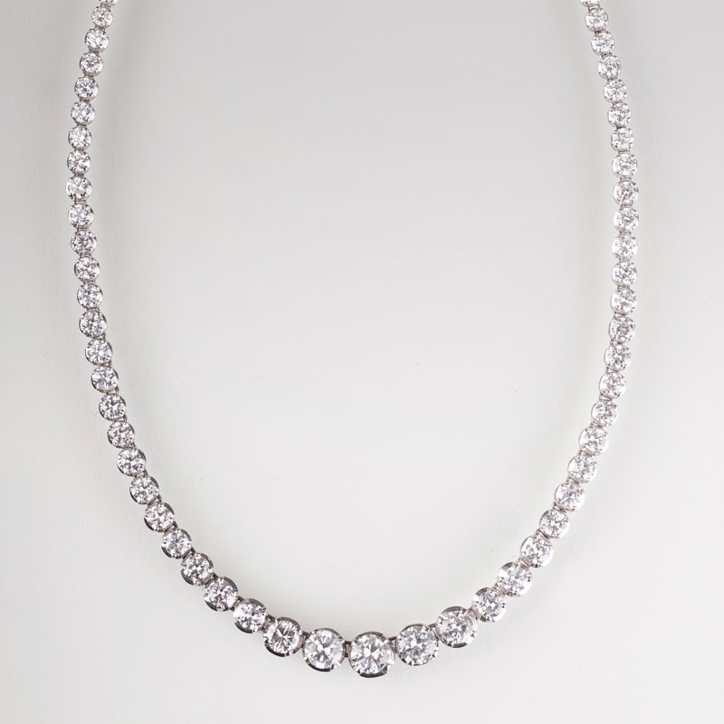 Feines, hochkarätiges Brillant-Collier Feines, hochkarätiges Brillant-Collier