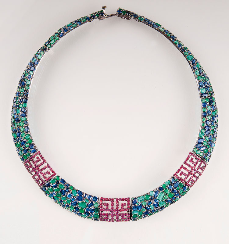 Außergewöhnliches Farbedelstein-Collier mit Smaragden, Saphiren und Rubinen von Juwelier Wilm