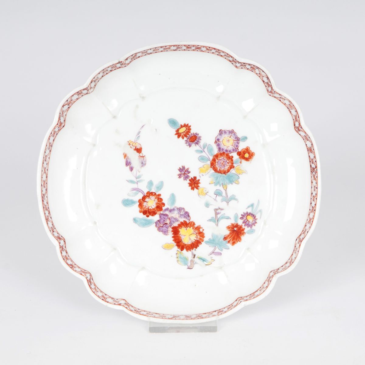 A small bowl decorated with 'indianische Blume'