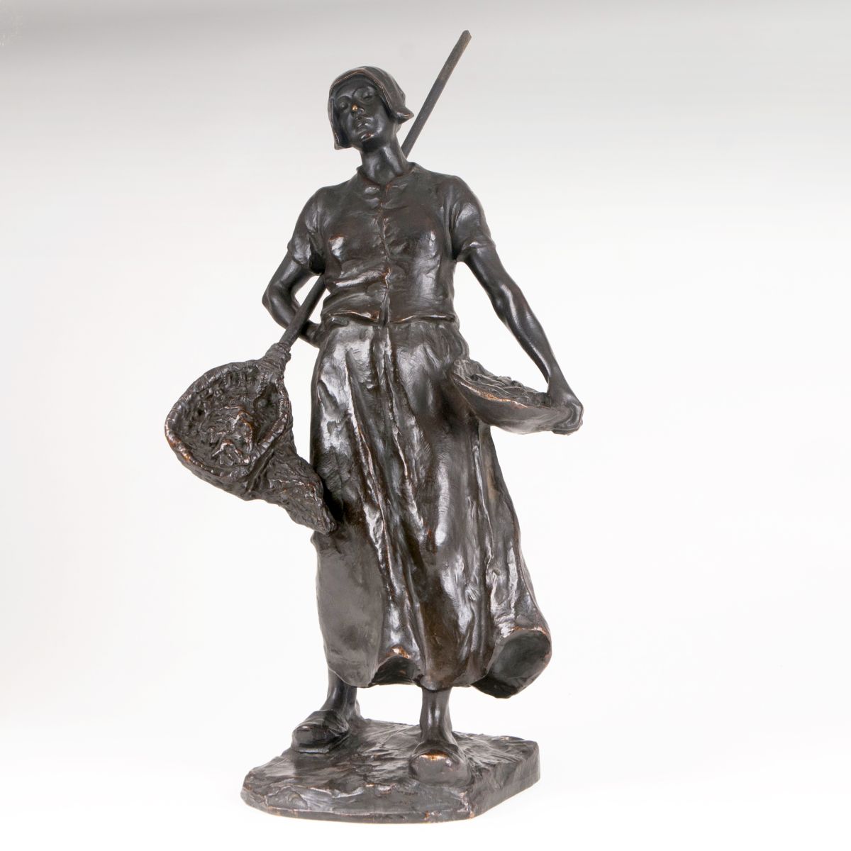 A bronze sculpture 'Fisherwoman on her way home'
