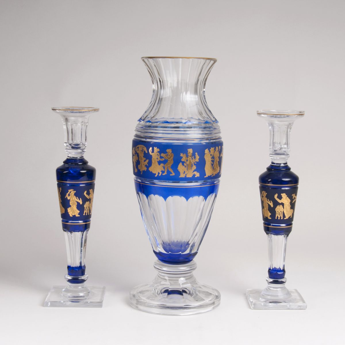 Vase 'Périclès' und Leuchterpaar aus der Serie 'Danse de flore'