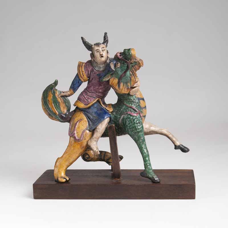 Chinesische Terrakotta-Skulptur 'Reiter auf Fabelwesen' - Bild 2