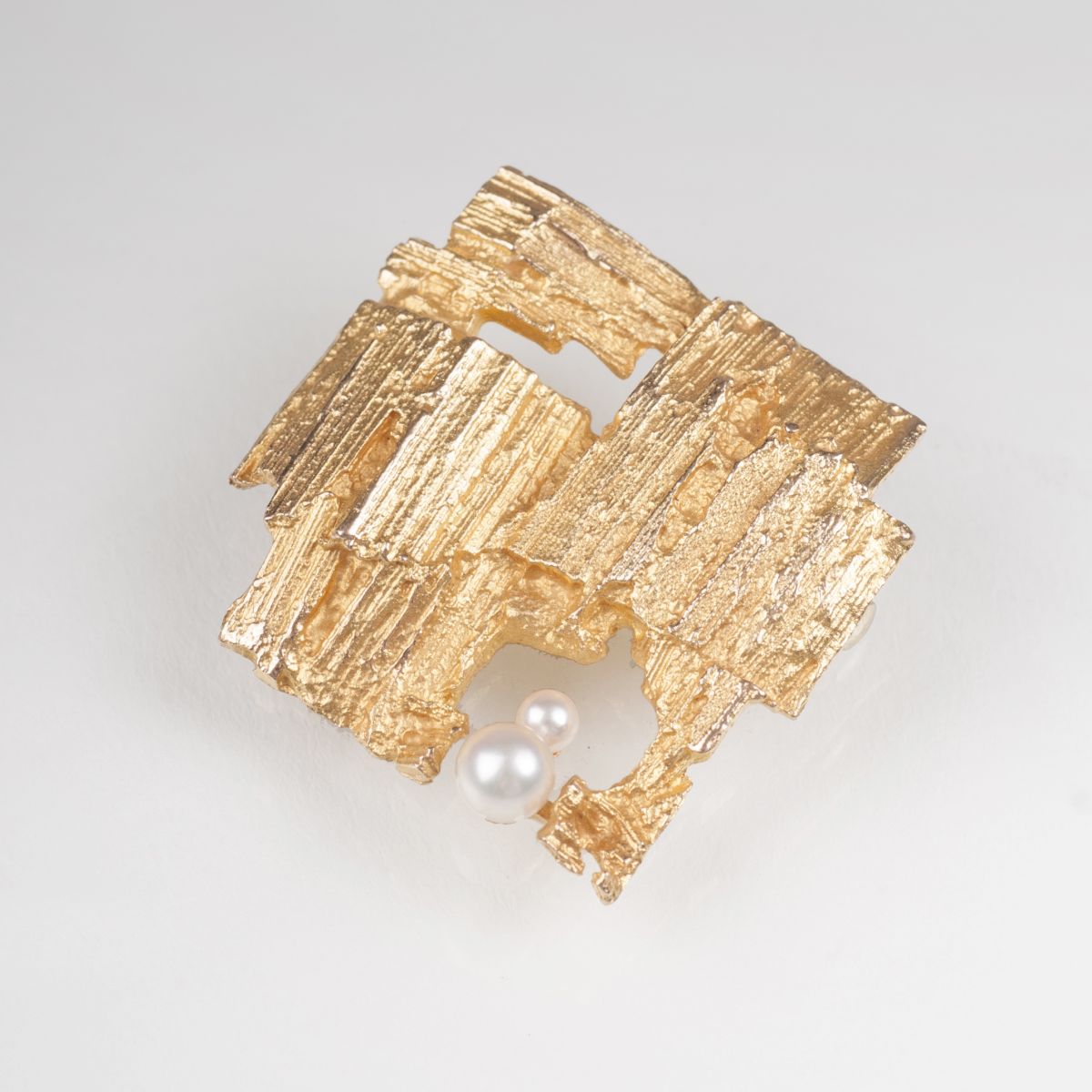 Moderne Gold-Brosche mit Perlen-Besatz von Björn Weckström