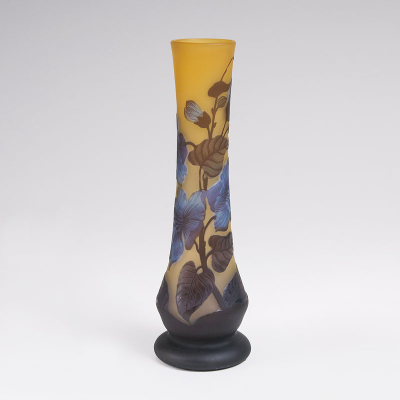 Jugendstil-Vase mit Klematis