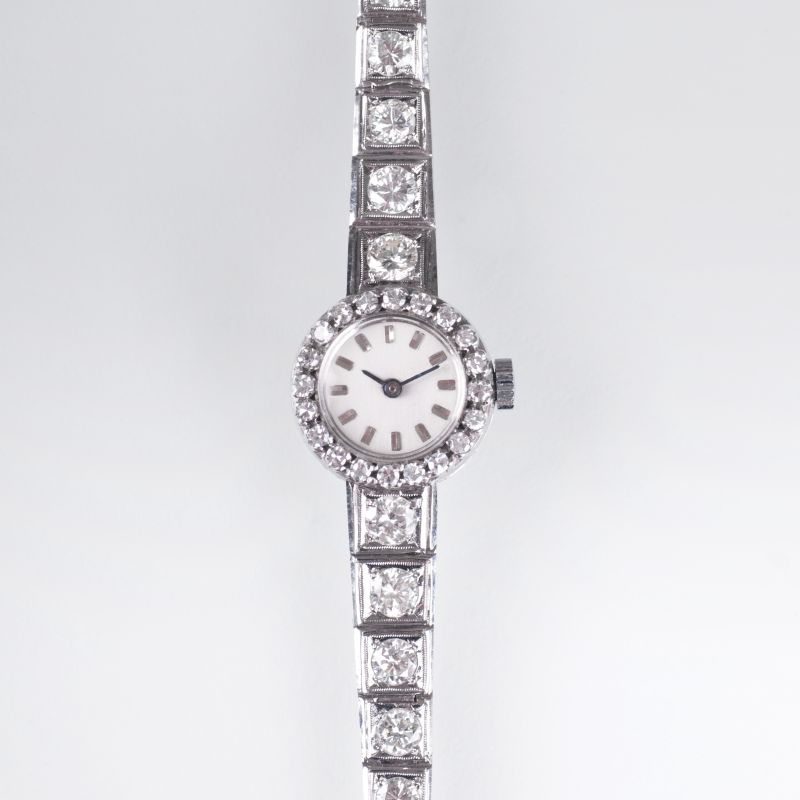 A Vintage ladie's wristwatch with highcarat diamonds