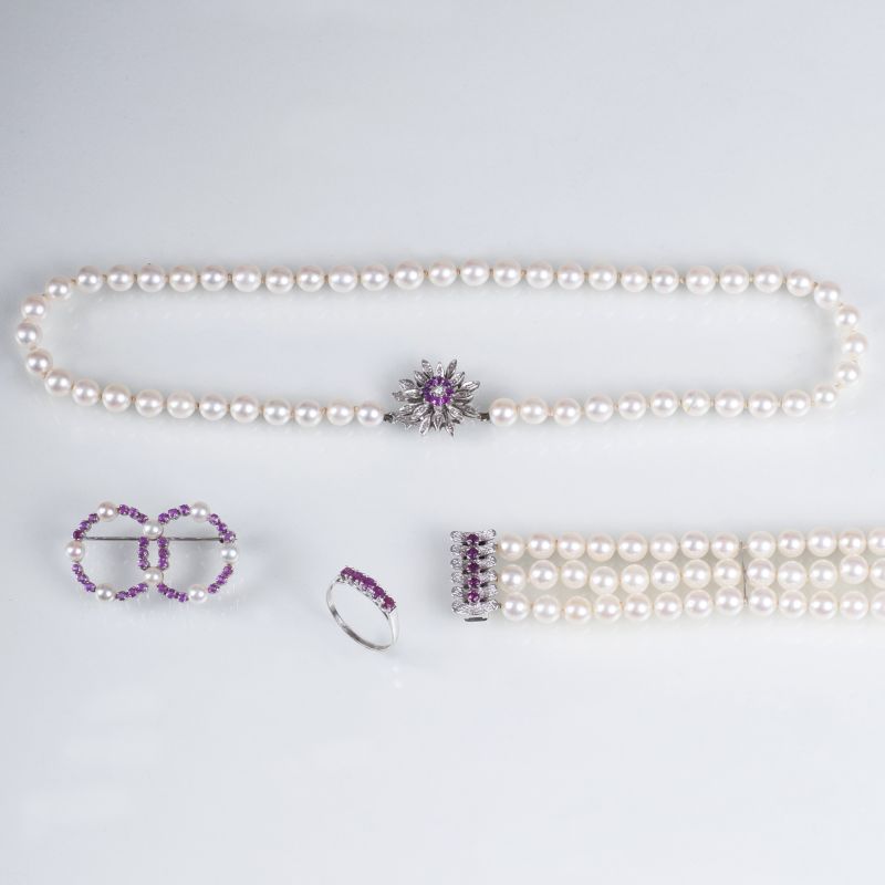 A pearl ruby jewellery set with necklace, bracelet, ring and brooch