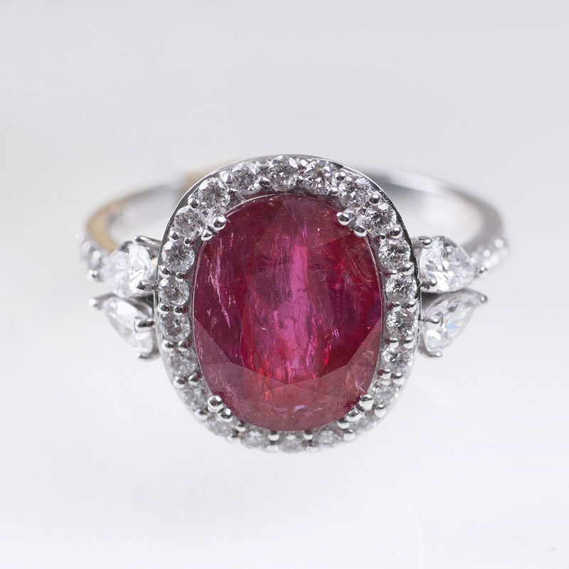Natürlicher Rubin-Ring mit Diamant-Besatz