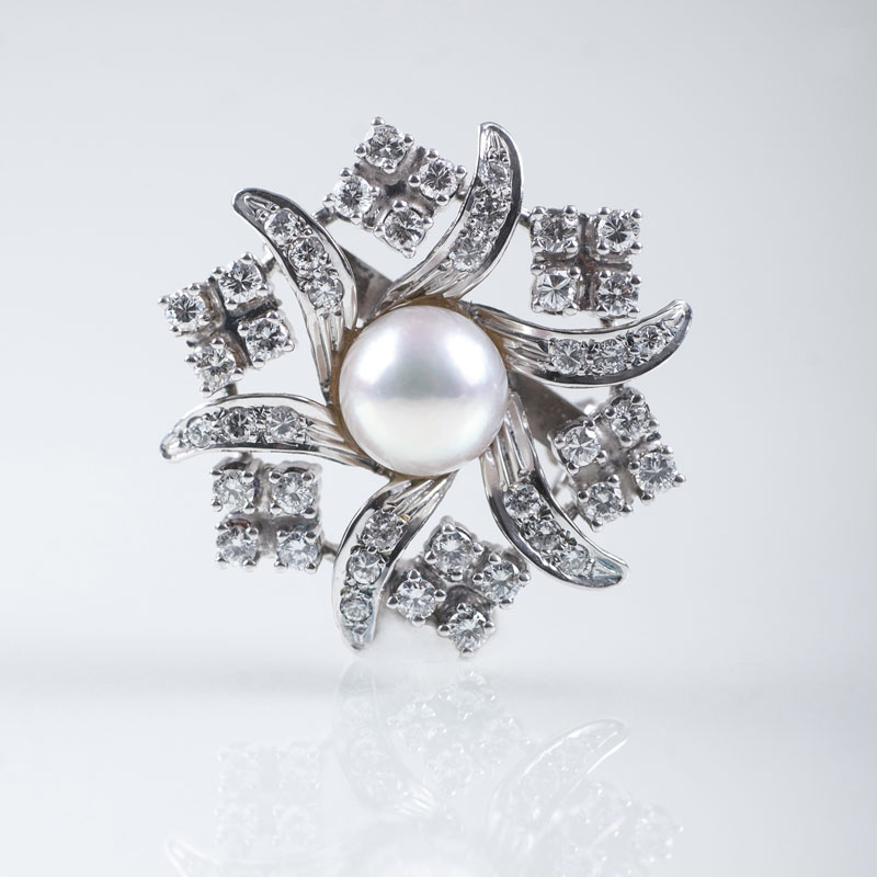 A small brooch with diamond and one pearl