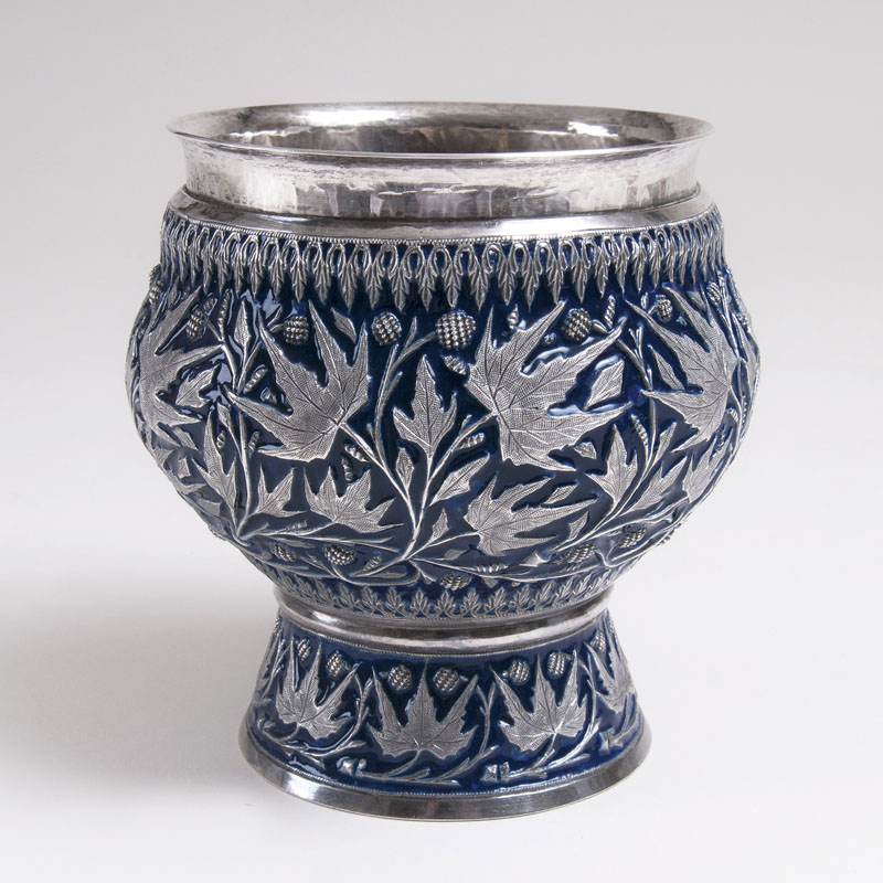 Silber-Vase mit floralem Dekor und Emaille