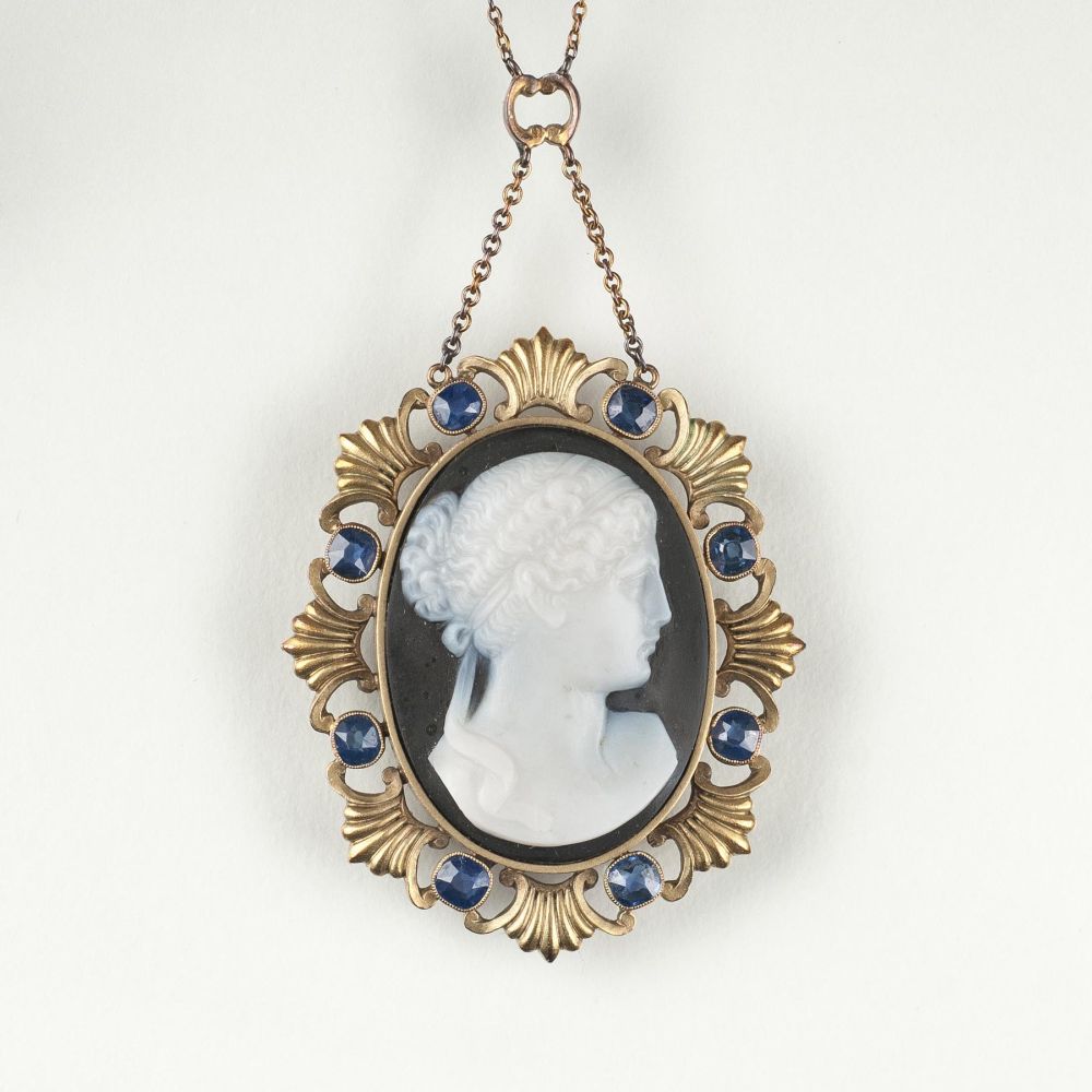 An antique Cameo Sapphire Pendant with Necklace