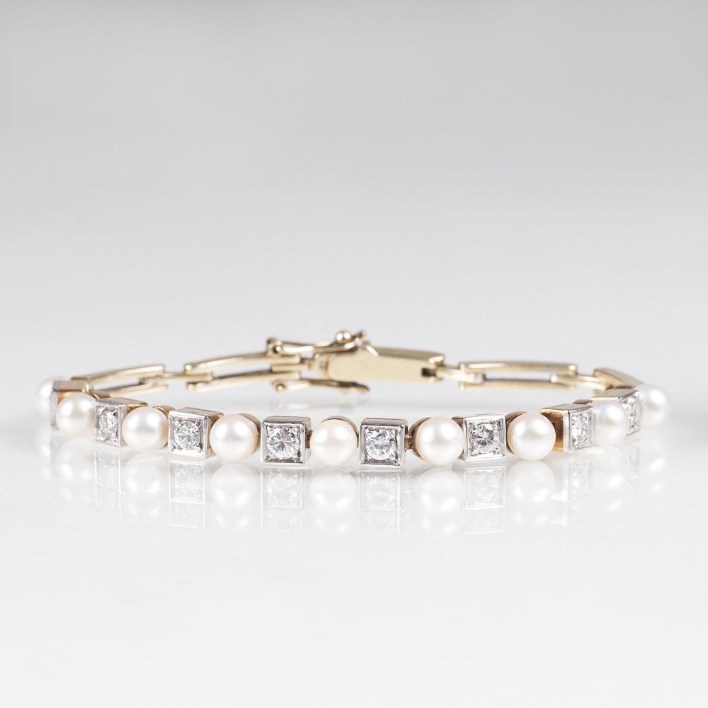 A Pearl Diamond Bracelet