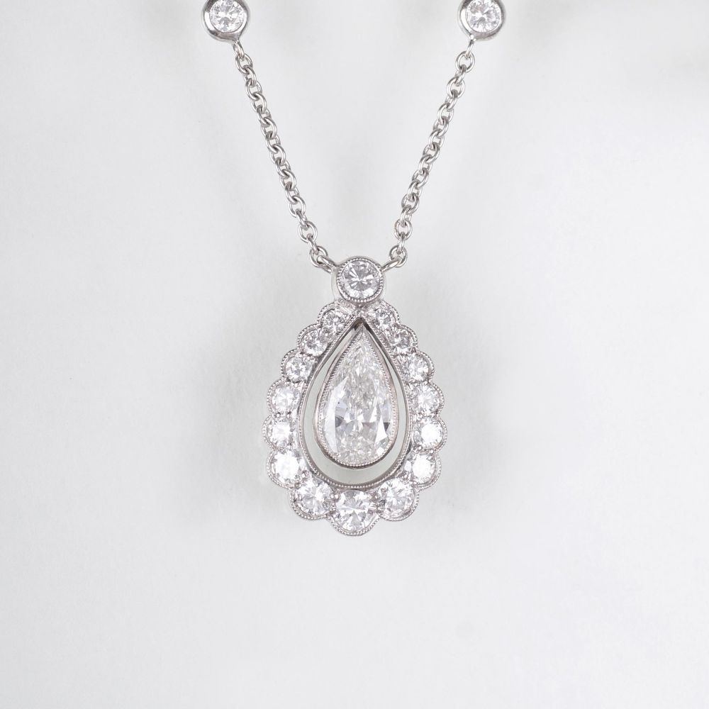 A fine Diamond Pendant with Necklace