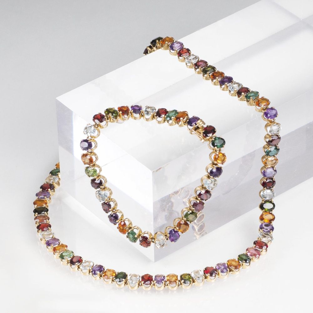 Farbedelstein-Parure: Collier, Armband, Paar Ohrclips und Brosche Farbedelstein-Parure: Collier, Armband, Paar Ohrclips und Brosche