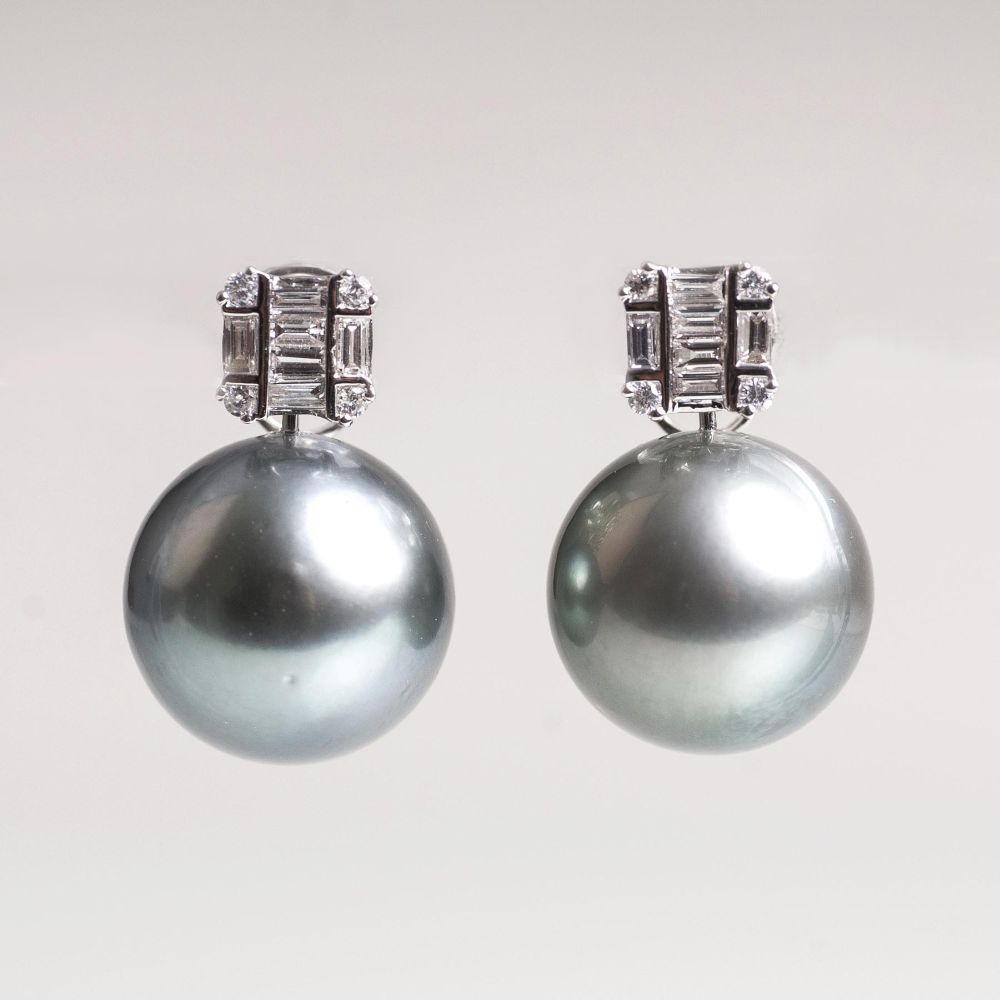 Paar Tahiti-Perlen-Ohrstecker mit Diamant-Besatz