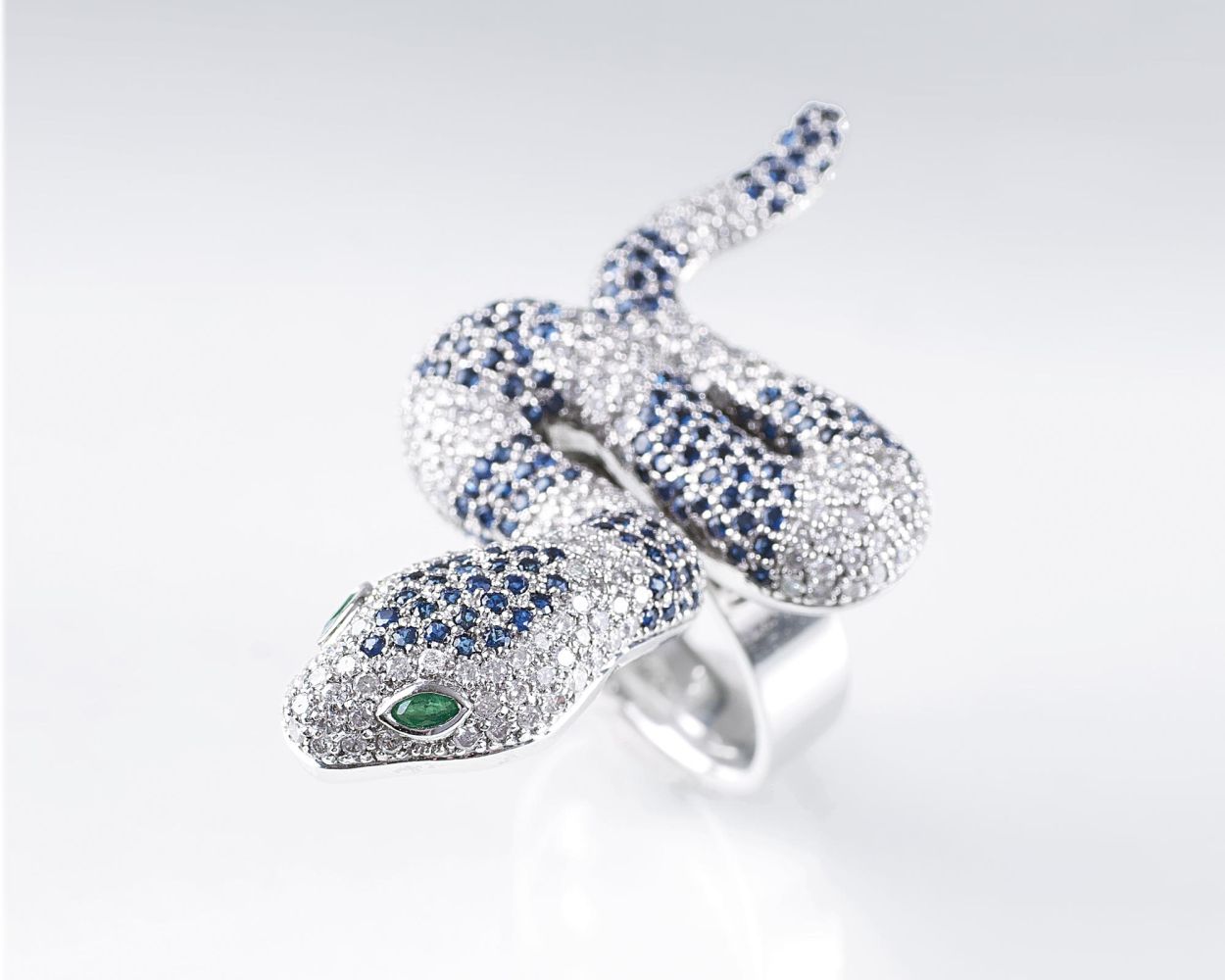 A large Diamond Sapphire Ring 'Snake'
