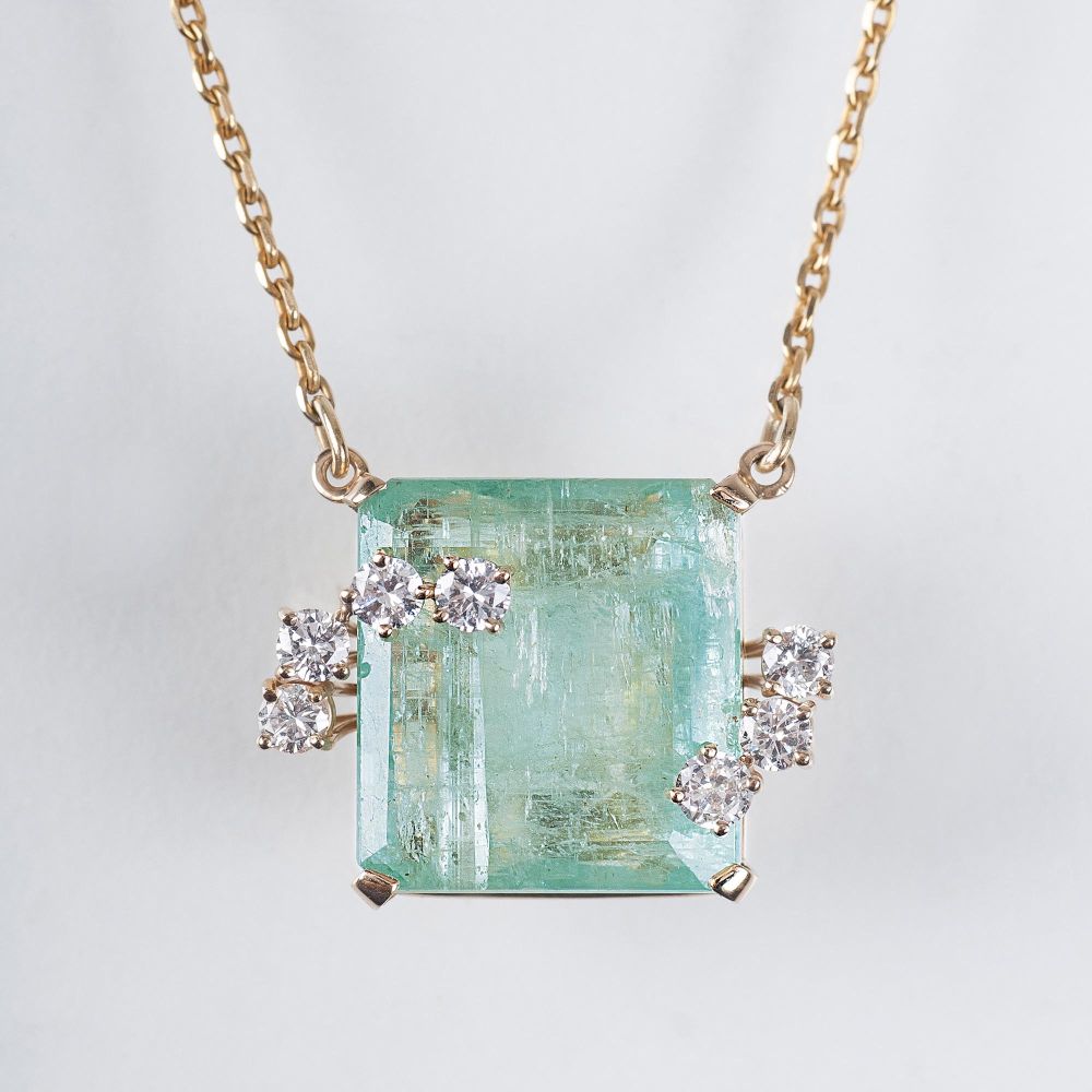 A Vintage Emerald Diamond Pendant with Necklace