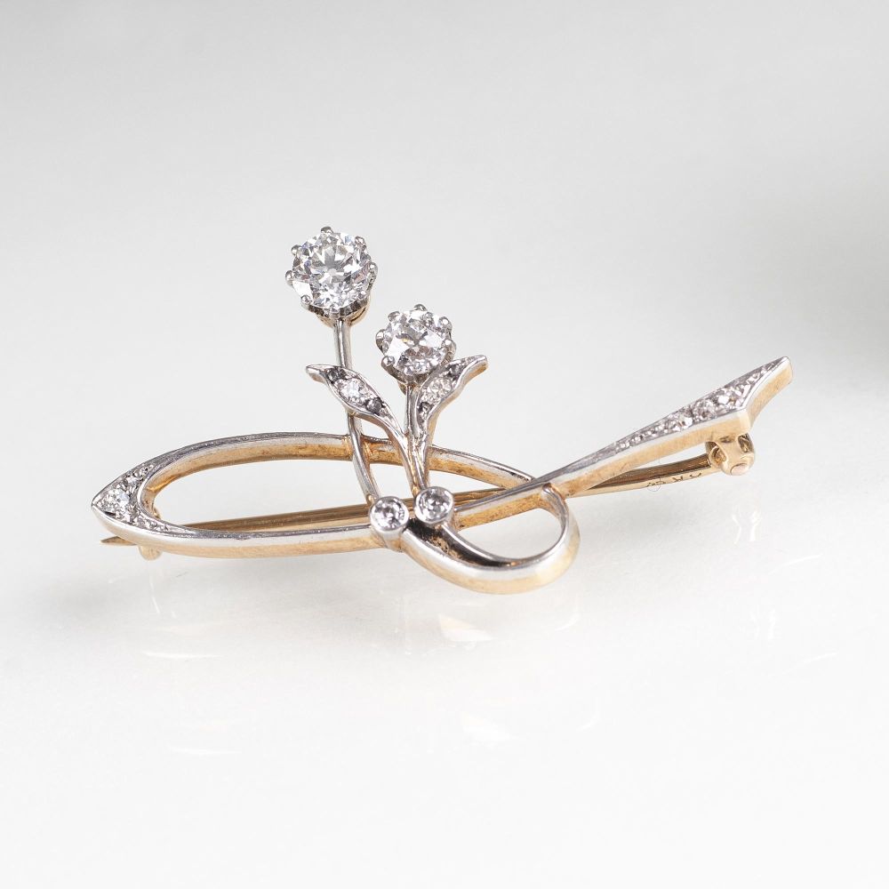 A delicate Art Nouveau Diamond Brooch