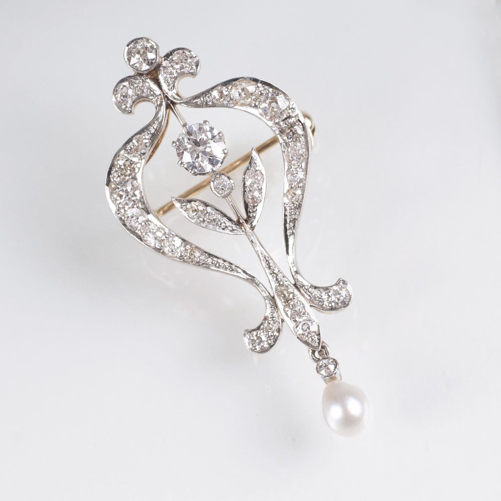 A fine Art Nouveau Diamond Pendant with Necklace