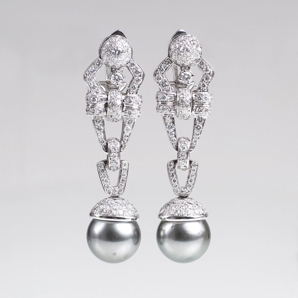 A Pair of fine Diamond Earrings with Tahiti Pearls