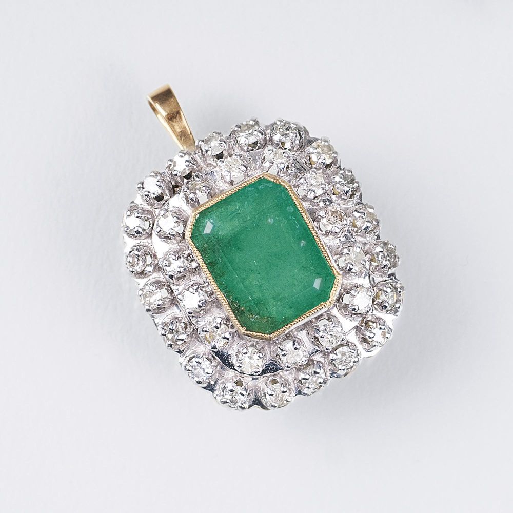 An Emerald Diamond Pendant
