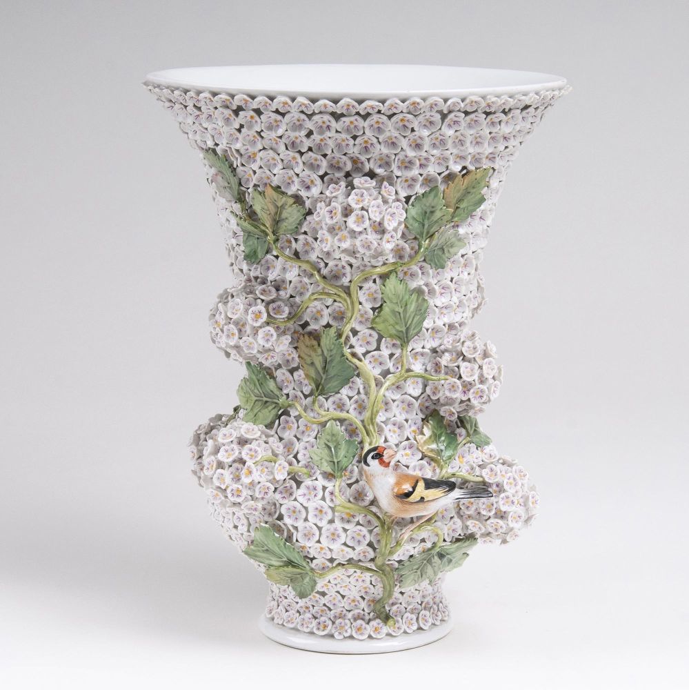 Schneeballen-Vase mit Vögeln