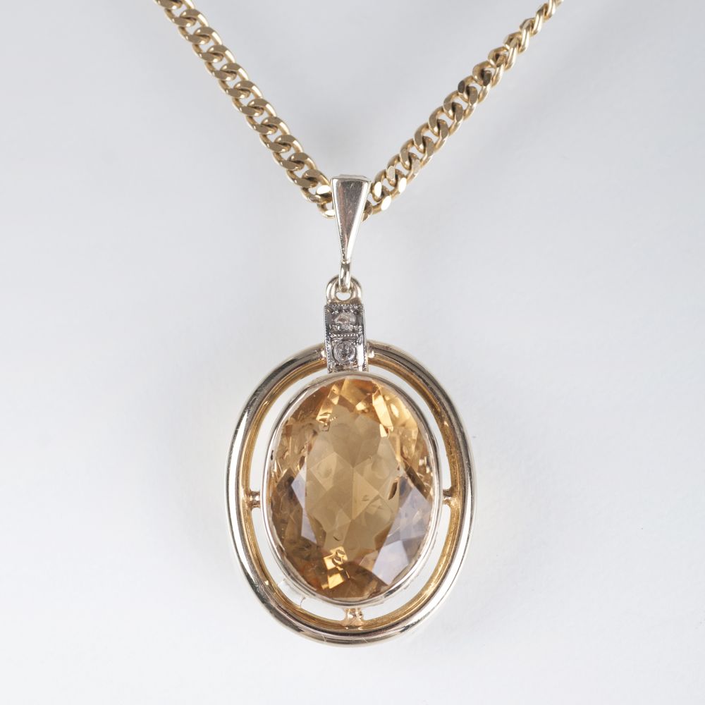 A Citrine Pendant with Necklace