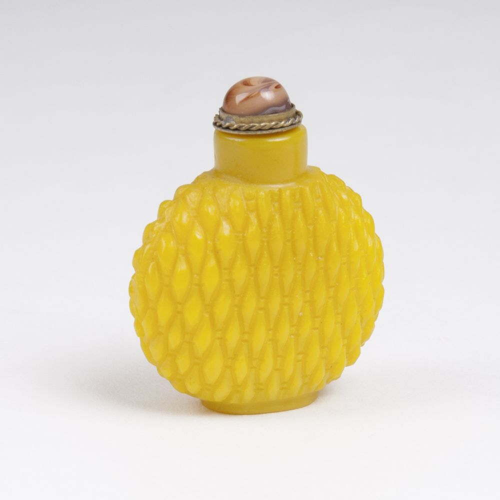 A Yellow Glass Snuff Bottle with Basketwork Relief