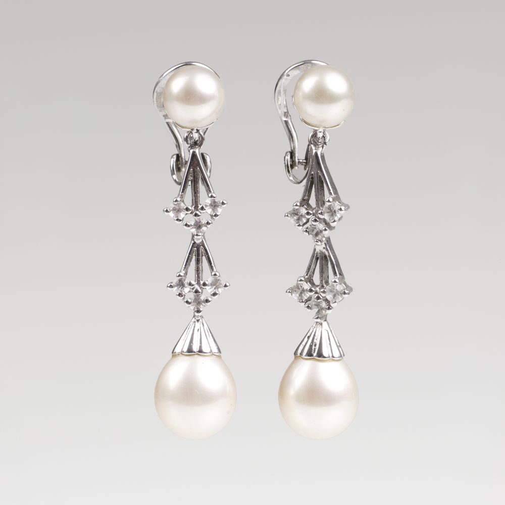 A Pair of Earpendants with Pearls
