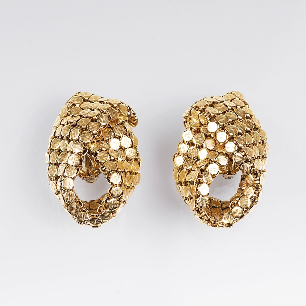 A Pair of Gold Earclips 'Pharaoh'